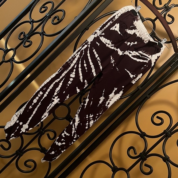 YOUNG FABULOUS & BROKE  Brown and White Tie Dye Set - Picture 3 of 11